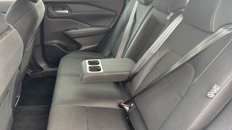 Nissan Qashqai 1.3 DiG-T MH Acenta Premium 5dr Petrol Hatchback